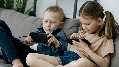 Alertan por la sobreexposición a dispositivos electrónicos en los niños