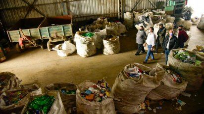 Arribaron equipos informáticos y maquinaria textil para el Vertedero