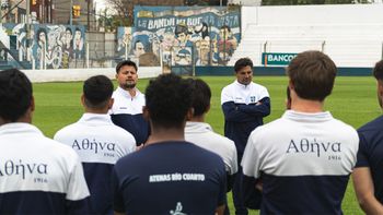 Pablo Durán y Pablo Pereyra en la primera charla con el plantel. Pablo Durán y Pablo Pereyra en la primera charla con el plantel.