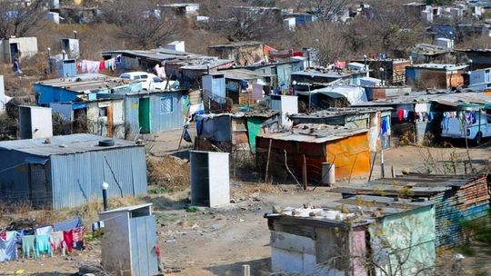 A nivel nacional, 15 millones de personas están bajo la línea de la pobreza. A nivel nacional, 15 millones de personas están bajo la línea de la pobreza.