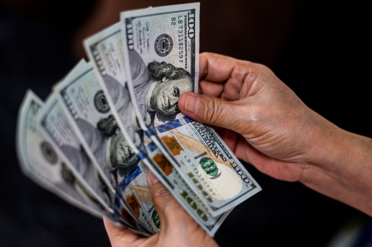 El dólar blue cerró la semana con una fuerte baja