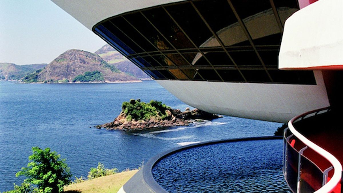Las obras de Oscar Niemeyer mantienen una fuerte relación con el entorno inmediato.