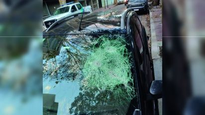 Imputaron a un hombre que atacó con un hacha el automóvil de una mujer