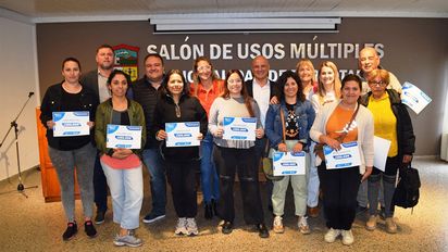 Entrega de escrituras sociales y créditos en Coronel Baigorria, Elena y Berrotarán
