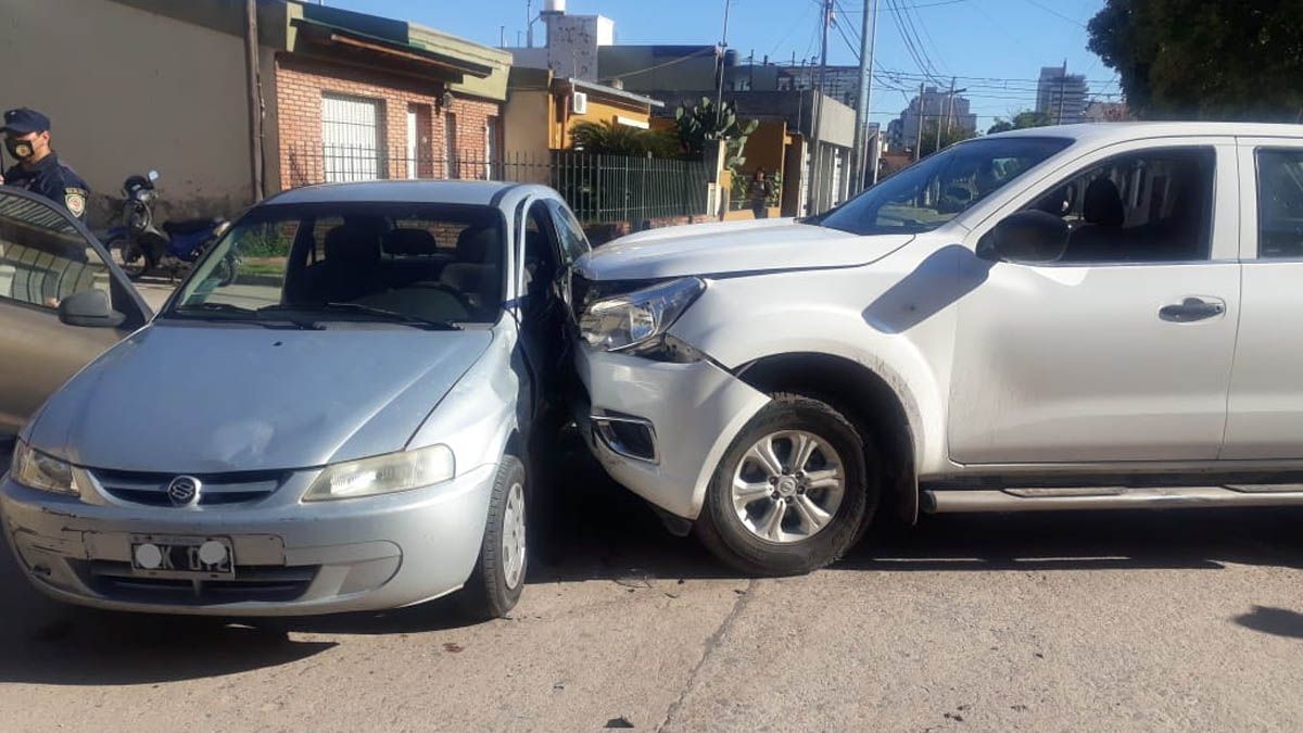 Hospitalizaron a la conductora de un auto tras un choque en el macrocentro