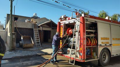 Bomberos controlaron en un incendio en barrio Las Playas