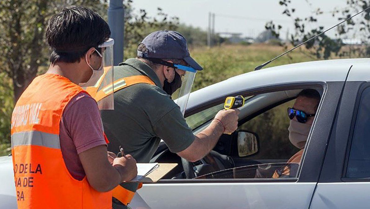 Los municipios practicaron controles en los accesos a sus localidades. Ahora, piden a la ciudadanía extremar los cuidados en el inicio de las jornadas de esparcimiento.&nbsp;
