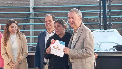 Schiaretti entrega más de 620 créditos Más Vida Digna y Banco de la Gente