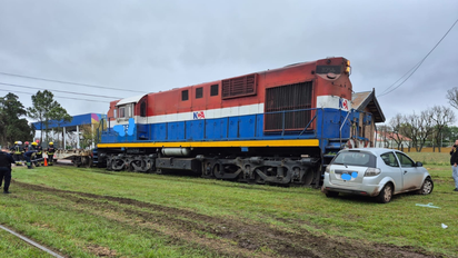 General Cabrera: un auto fue arrastrado 25 metros por un tren carguero