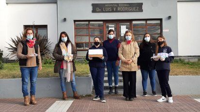 En Levalle, alumnos sorprendieron al personal de salud con un desayuno