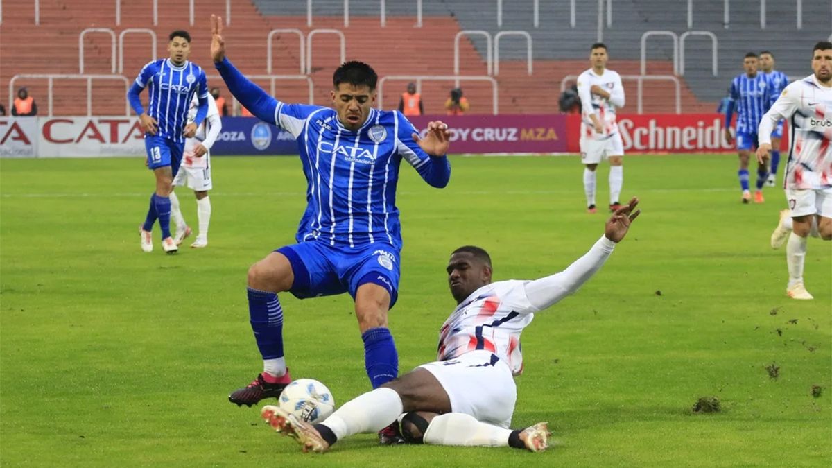 Godoy Cruz y San Lorenzo, cuando empataban 1 a 1 fue suspendido por problemas en la tribuna