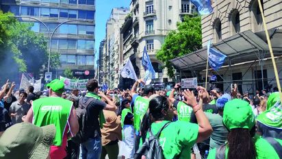 Los empleados estatales de planta permanente también podrían quedarse sin trabajo
