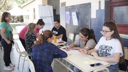 Ahora la campaña municipal de documentación llegó a la Escuela Alsina