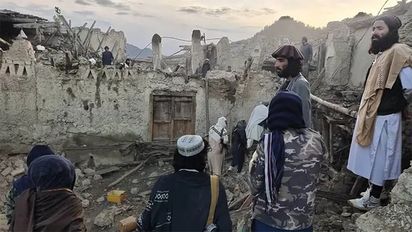 Al menos mil muertos por un sismo que sacudió el este de Afganistán