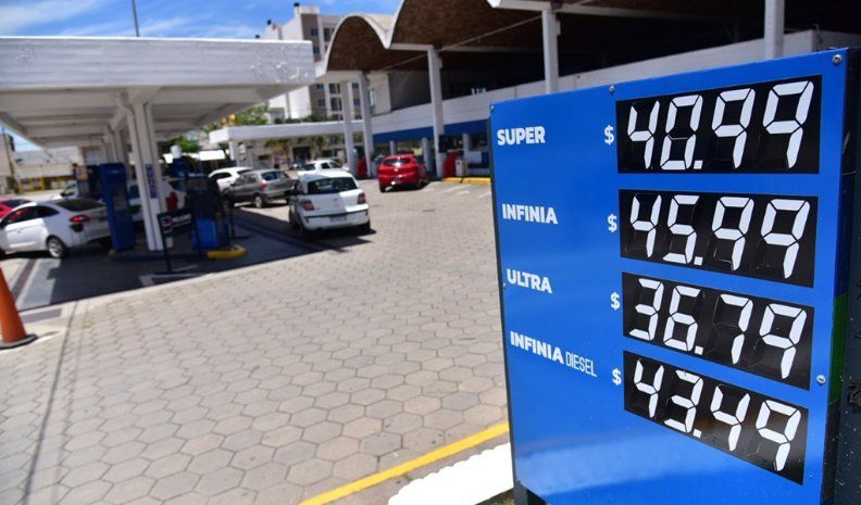 YPF: los combustibles bajaron  en promedio 1,6% en la ciudad