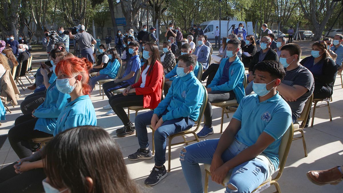 Los alumnos de la institución formaron parte del acto inaugural del nuevo edificio.