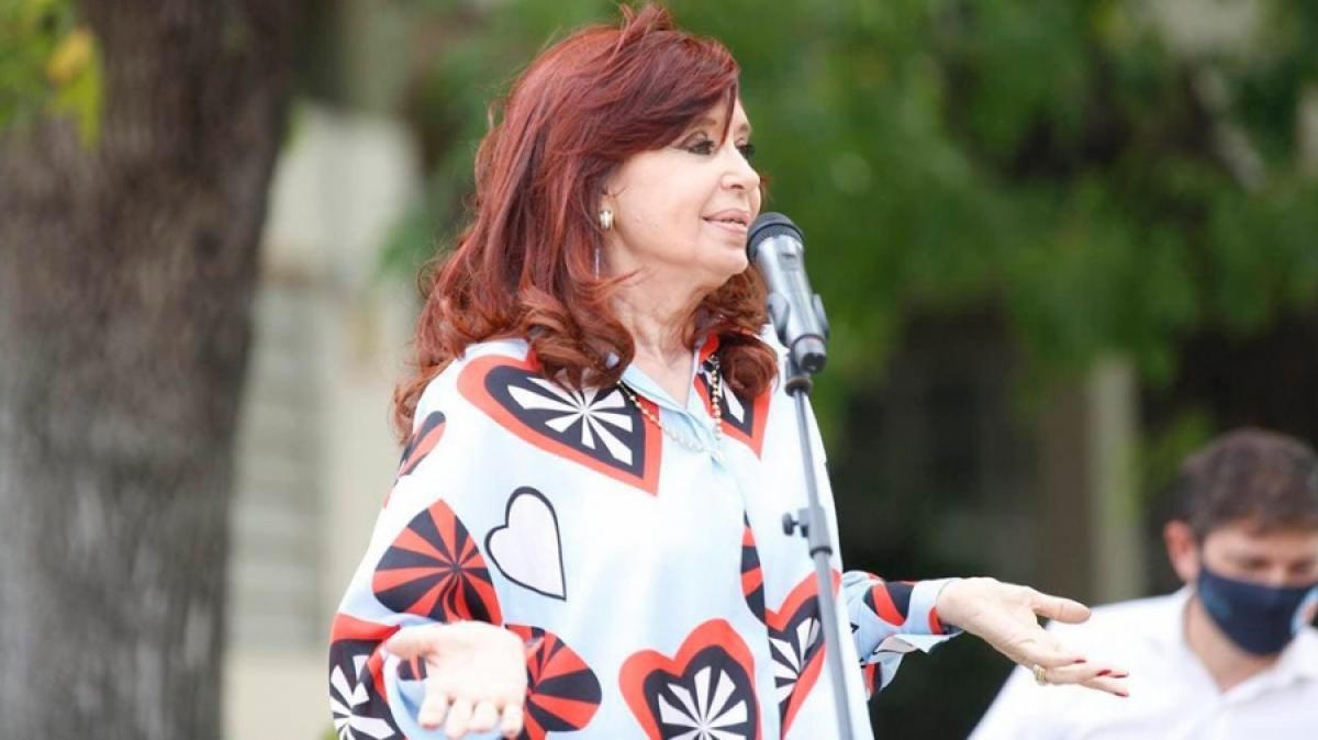 Cristina Kirchner adelantó que hablará mañana por la mañana a través de sus redes.
