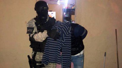 Narcomenudistas detenidos en barrio La Floresta: vendían droga a metros de un templo evangélico 