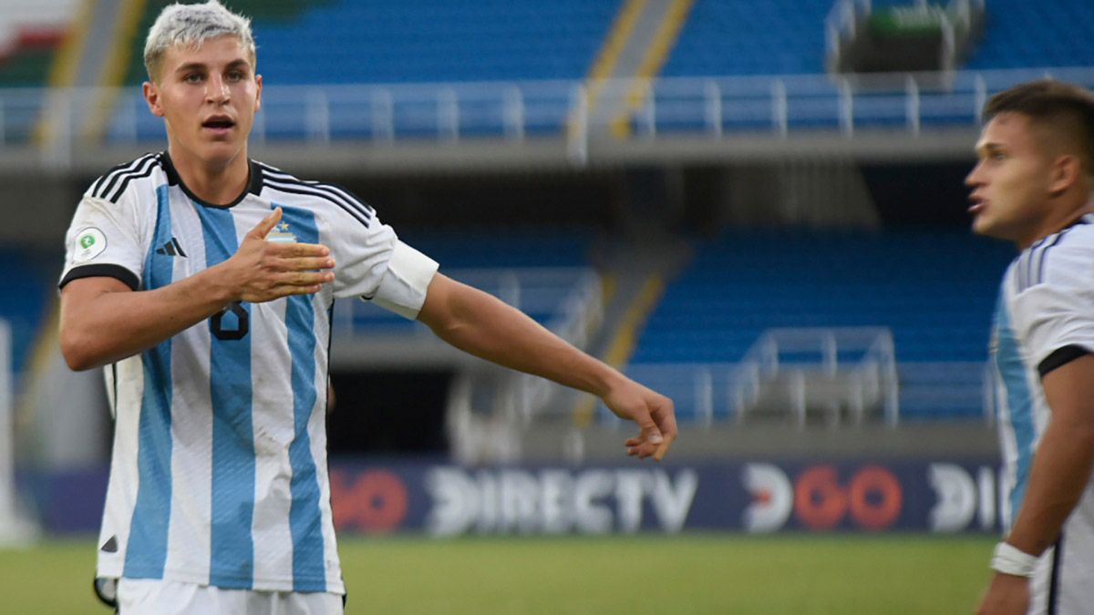 Gino Infantino festeja su gol con que Argentina le ganó a Perú por 1 a 0
