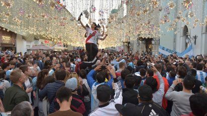 Banderazo en la principal peatonal de Moscú