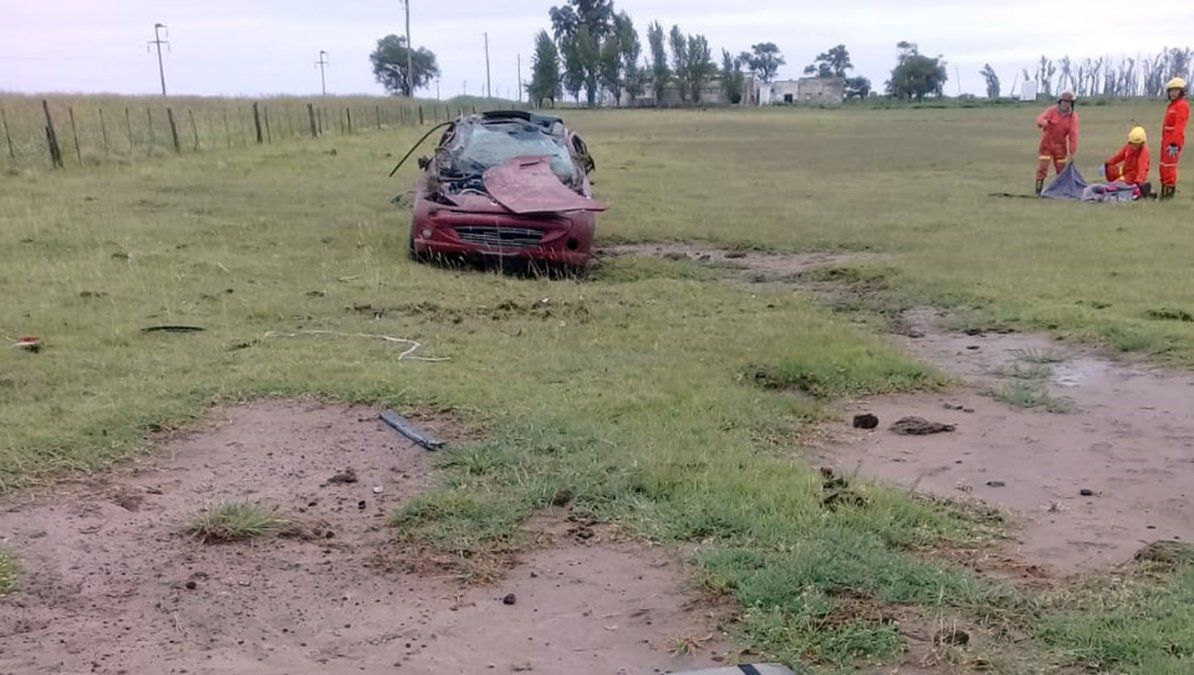 Dos jóvenes de Etruria gravemente heridos tras vuelco en Ruta Provincial 4