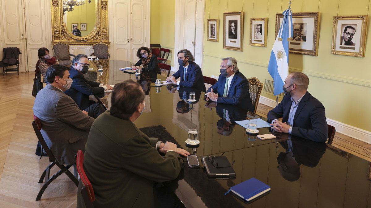 Fernández se reúne con el gabinete económico y luego recibe a gobernadores