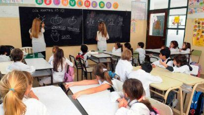Dudas sobre la vacunación a docentes: gremios piden conocer el cronograma