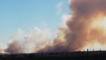 Combaten incendios al oeste de Alcira Gigena y en Alpa Corral