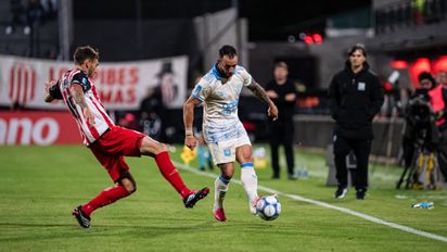 Estudiantes derrota de visitante a Barracas Central