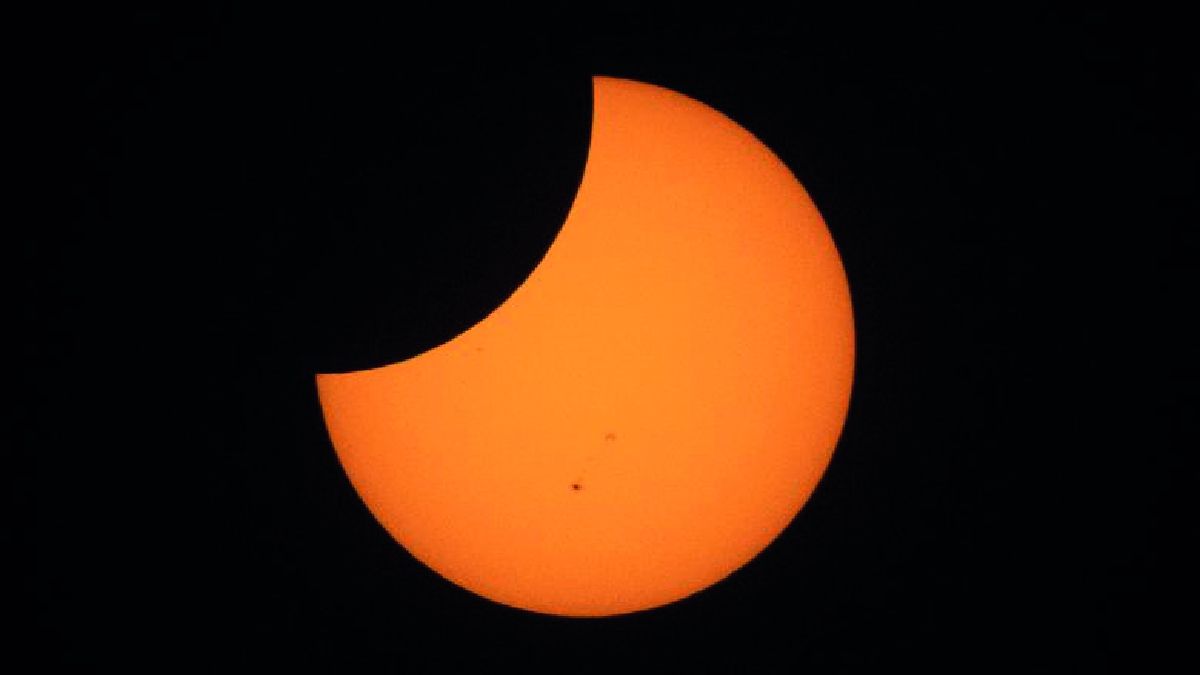 Filipinas: Así se vio este jueves un eclipse solar híbrido en la regióncabecera del país