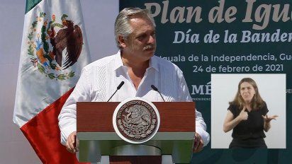  En México, Fernández llamó a los líderes de la región a 