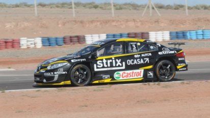 Pernía hizo la pole y se acercó al título