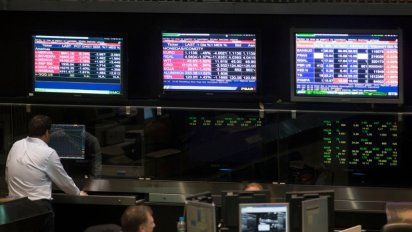 Suben bonos y acciones tras el dictamen de la Ley de Bases