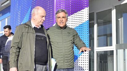 Llaryora recorre el edificio que tendrá 1.000 metros cuadrados.
