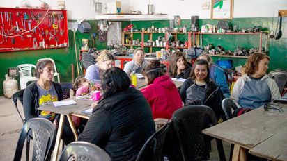 Comenzó el curso de reparación de bicicletas para mujeres