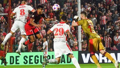 Instituto gritó una agónica victoria frente a Colón