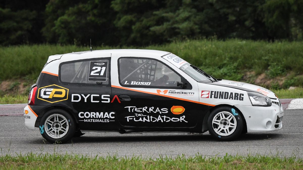 Luciano Bosio con un Renault Clio marcó la pole provisional en la Clase 3 1-6 del Capicor en el Oscar Cabalen