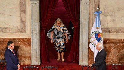 Carrió criticó a Macri “porque desde chiquito viaja en aviones privados”