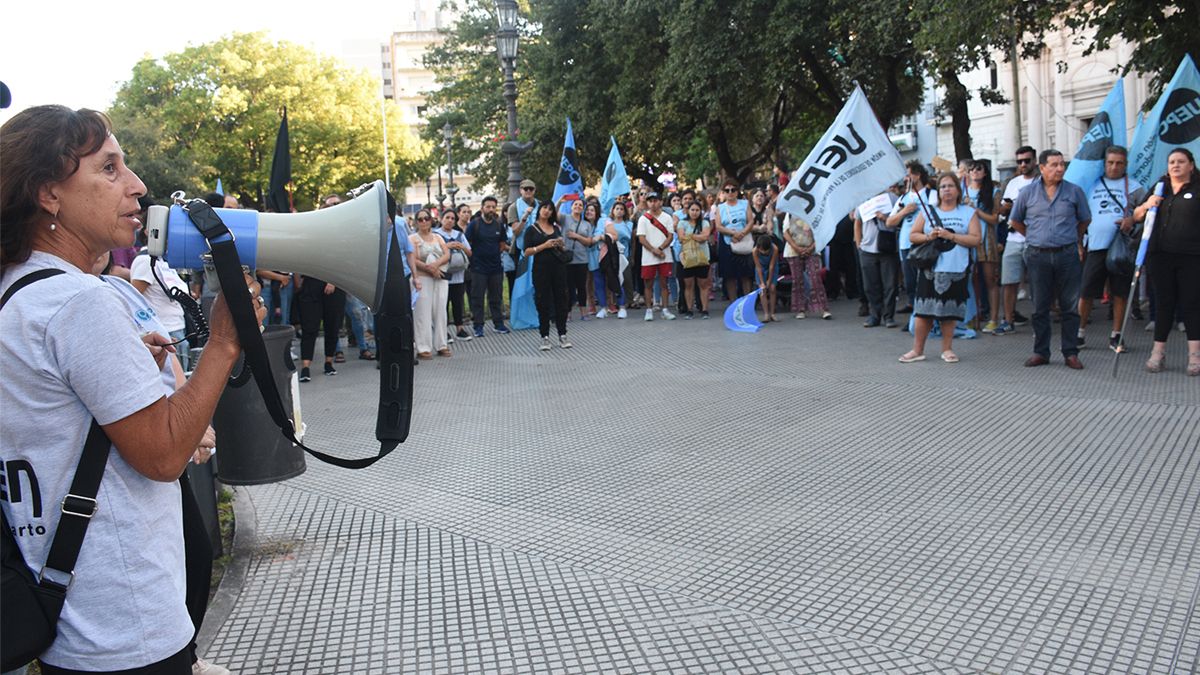 Paro y manifestación docente en Río Cuarto. Foto: Estela Zogbe.