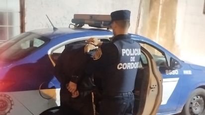 Escapó a toda velocidad de la Policía en una moto robada y lo atraparon en Los Olmos