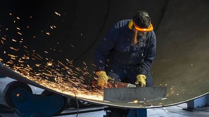 La actividad económica desaceleró su caída interanual en julio y rebotó 1,7% frente a junio