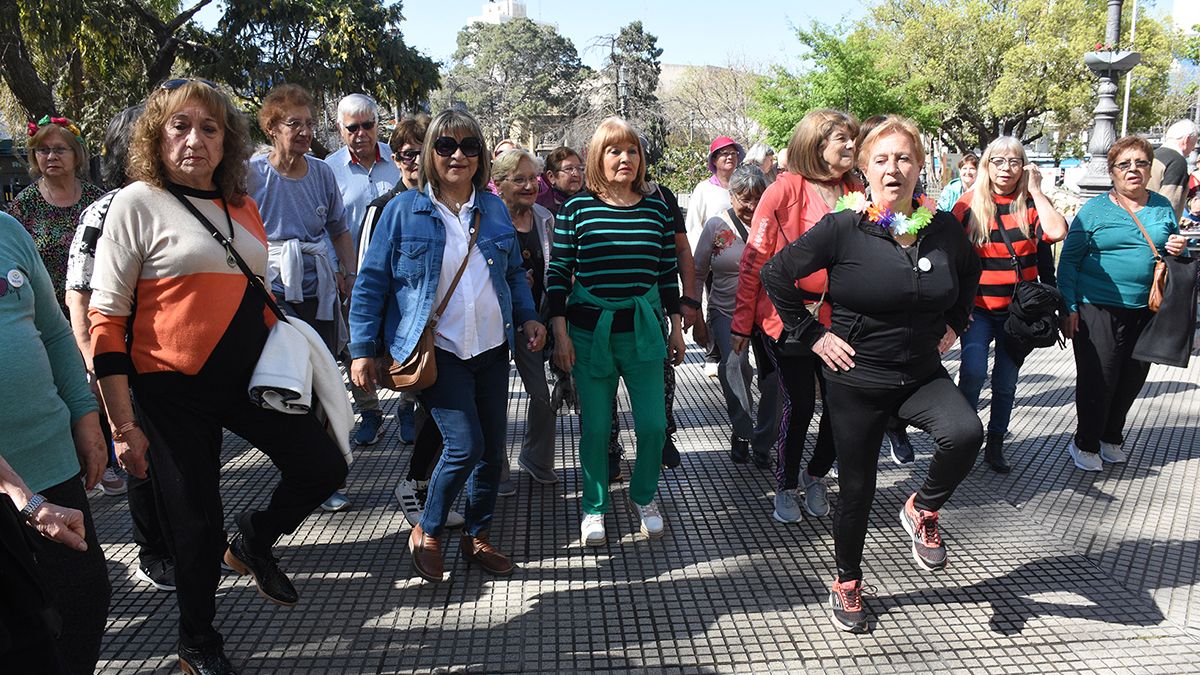PAMI: los festejos en la plaza por el día del jubilado