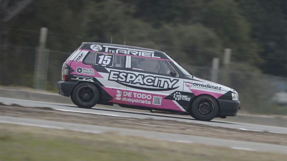 El piloto de Colonia del Rosario, Joaquín Hong, invitó al riocuartense Facundo Marques a compartir la conducción del Fiat Uno de la Clase 1 en la Carrera de los 300 pilotos