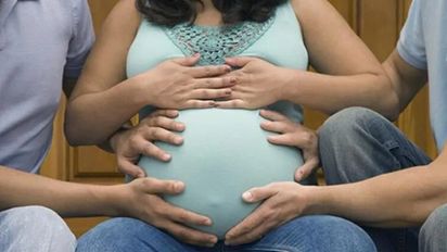 Investigan si dos clínicas en Córdoba explotaban mujeres para subrogación de vientres