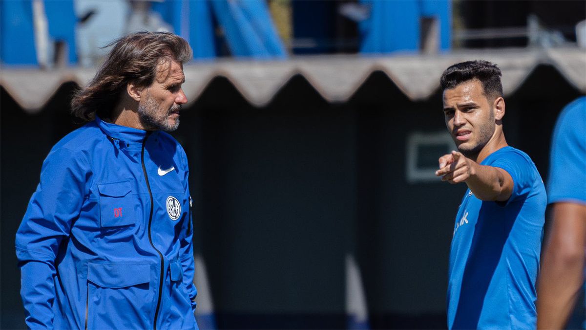 Insua en el entrenamiento de San Lorenzo previo al encuentro que disputará con Boca por la 12ª fecha de la Copa de la Liga Profesional