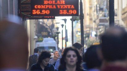 El dólar aumentó 105% en el transcurso del año