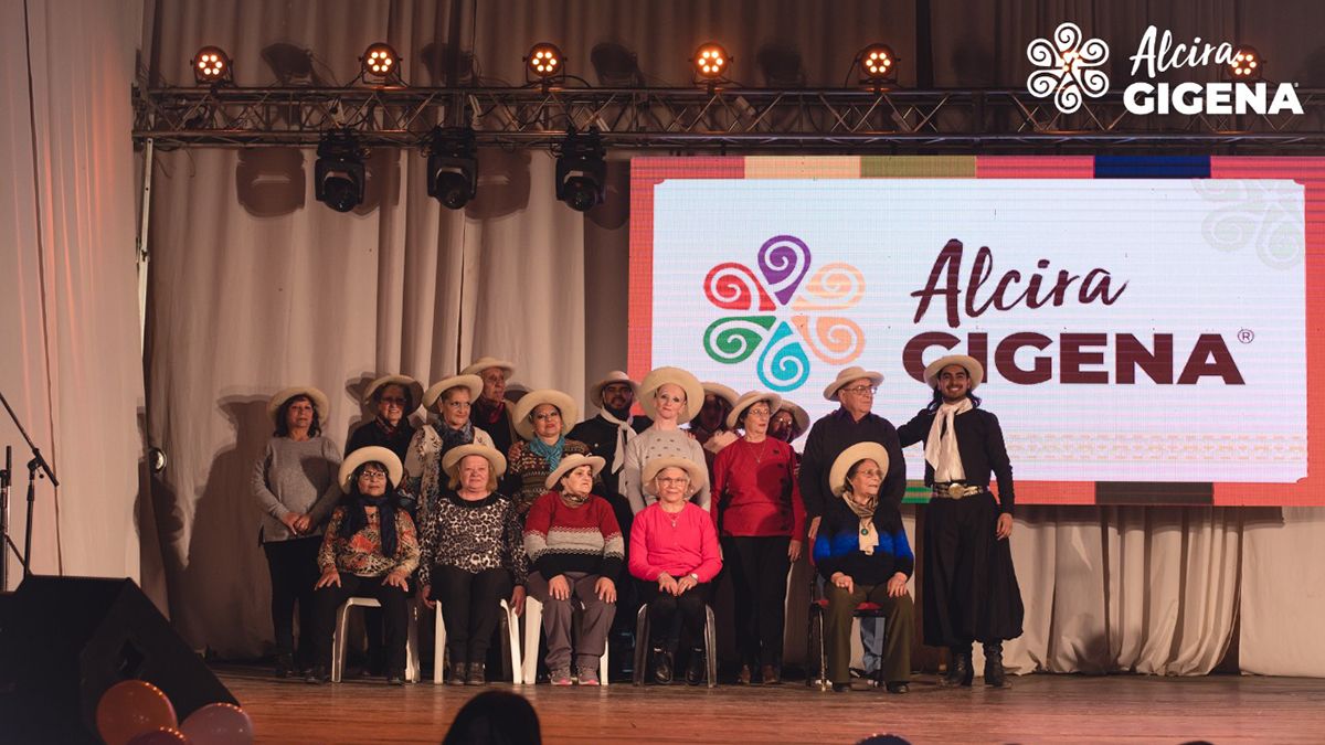 Alcira Gigena festejó sus 111 años con una gran peña y acto