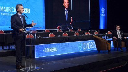 Tras ser distinguido por Conmebol, Macri viaja a la Cumbre de las Américas