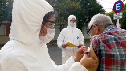 Llegaron las nuevas dosis: empiezan a aplicarlas con prioridad en geriátricos