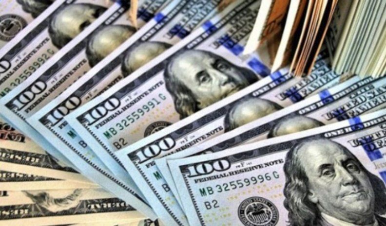 El dólar acumuló una baja de más de dos pesos en junio